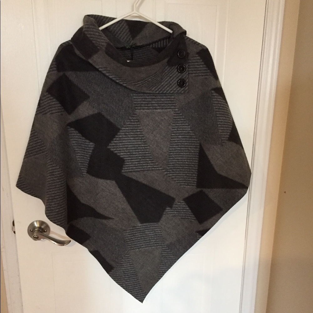 Women grey poncho